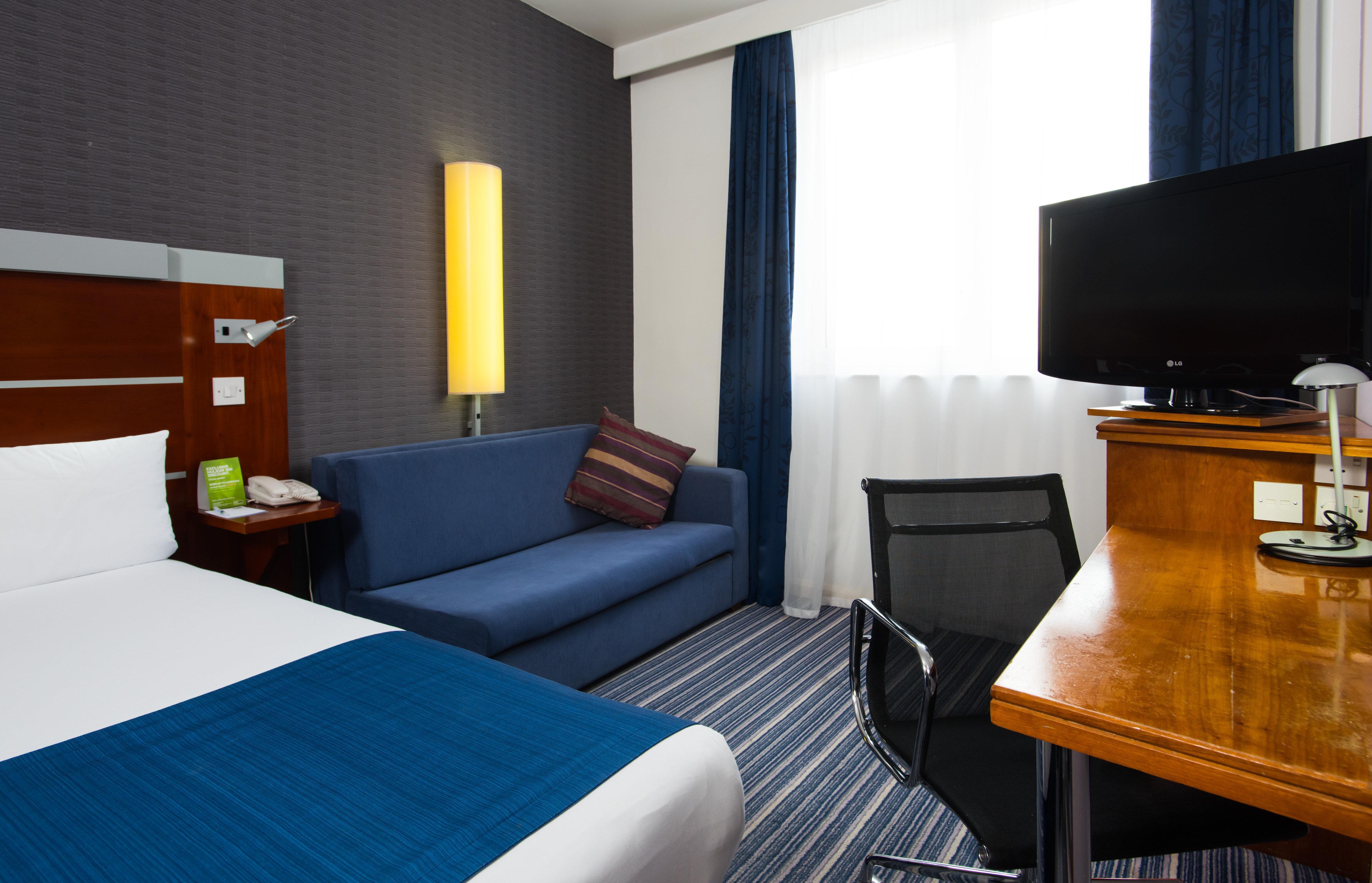 Holiday Inn Express London-Wimbledon-South, An Ihg Hotel Exterior photo