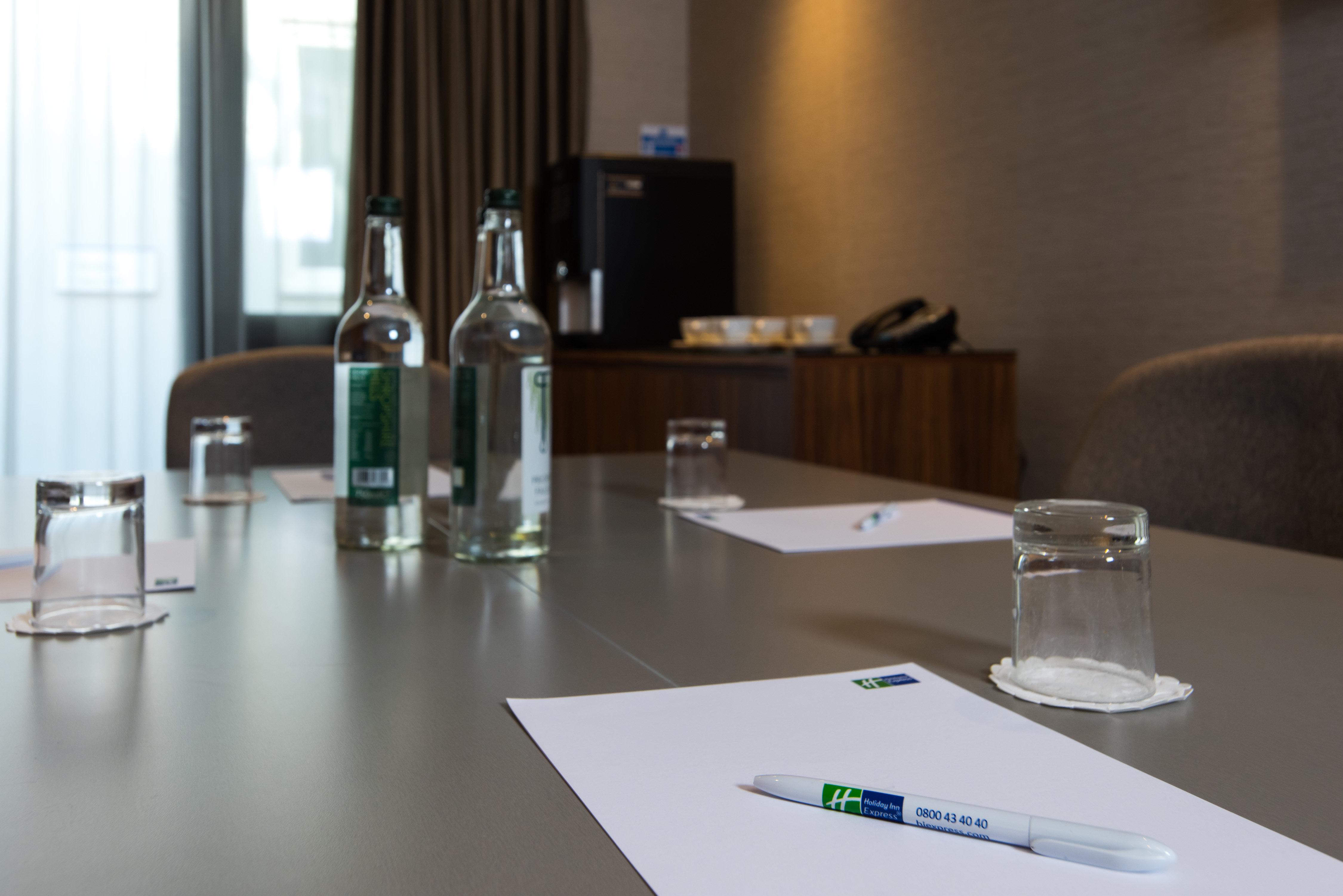 Holiday Inn Express London-Wimbledon-South, An Ihg Hotel Exterior photo