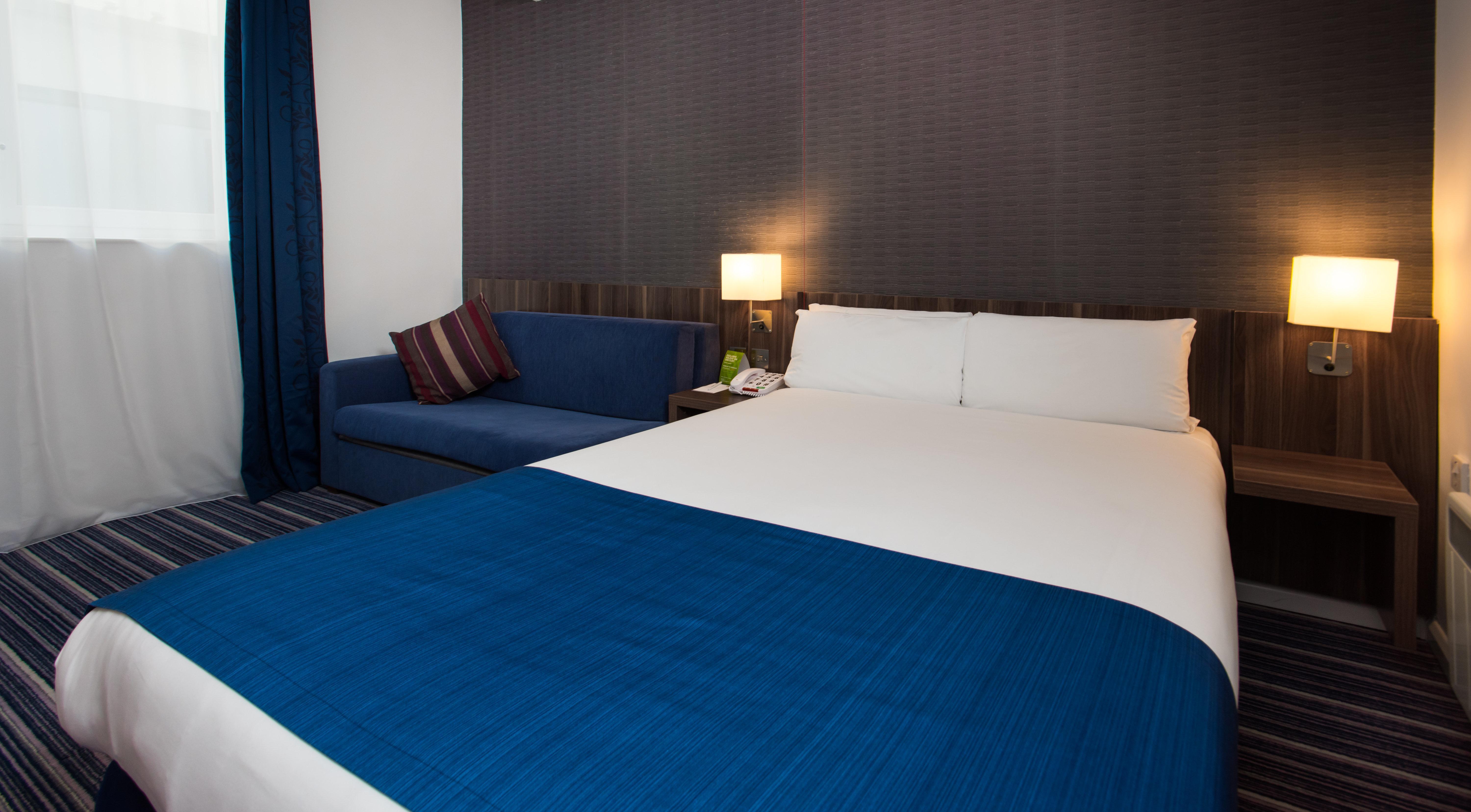 Holiday Inn Express London-Wimbledon-South, An Ihg Hotel Exterior photo