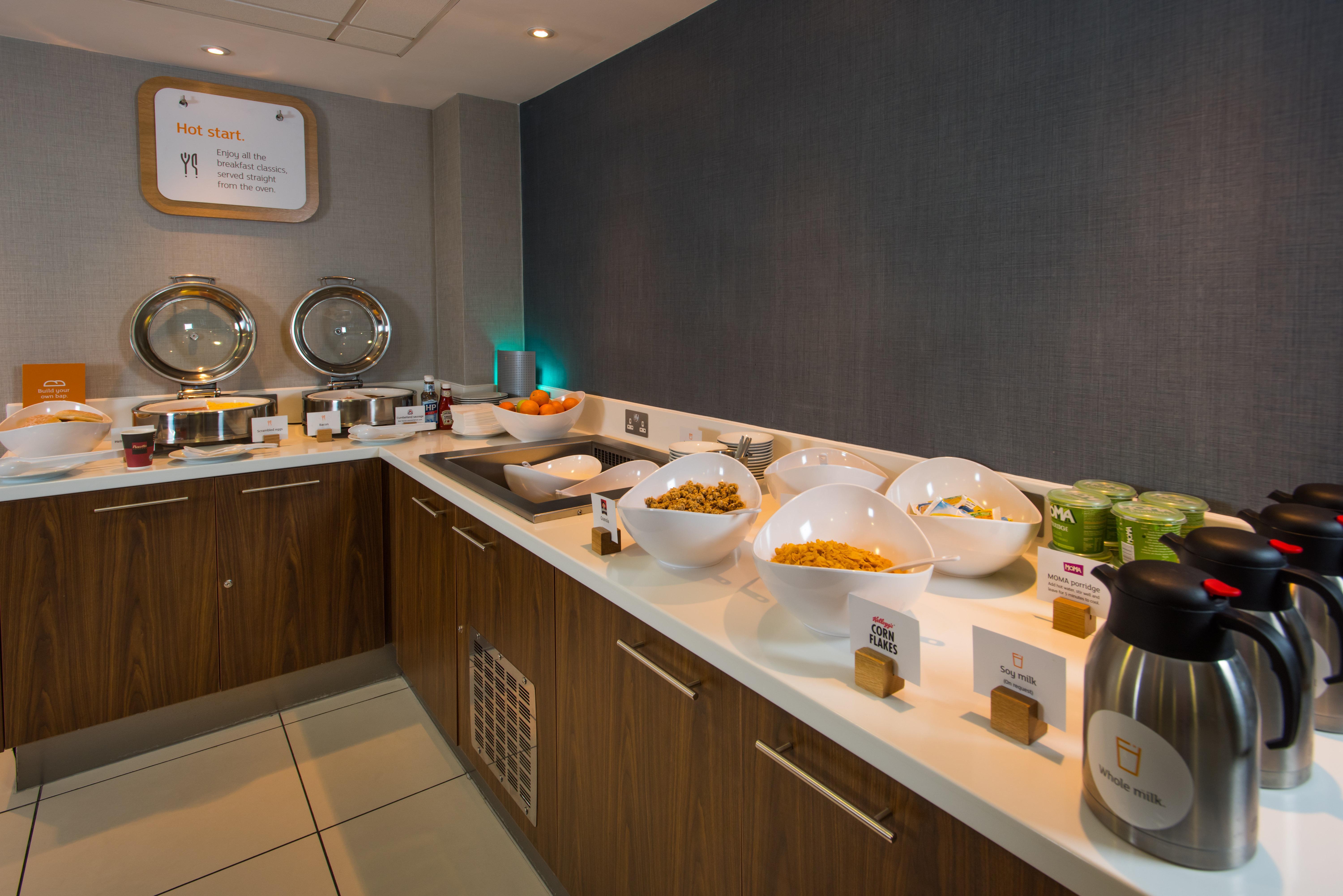 Holiday Inn Express London-Wimbledon-South, An Ihg Hotel Exterior photo
