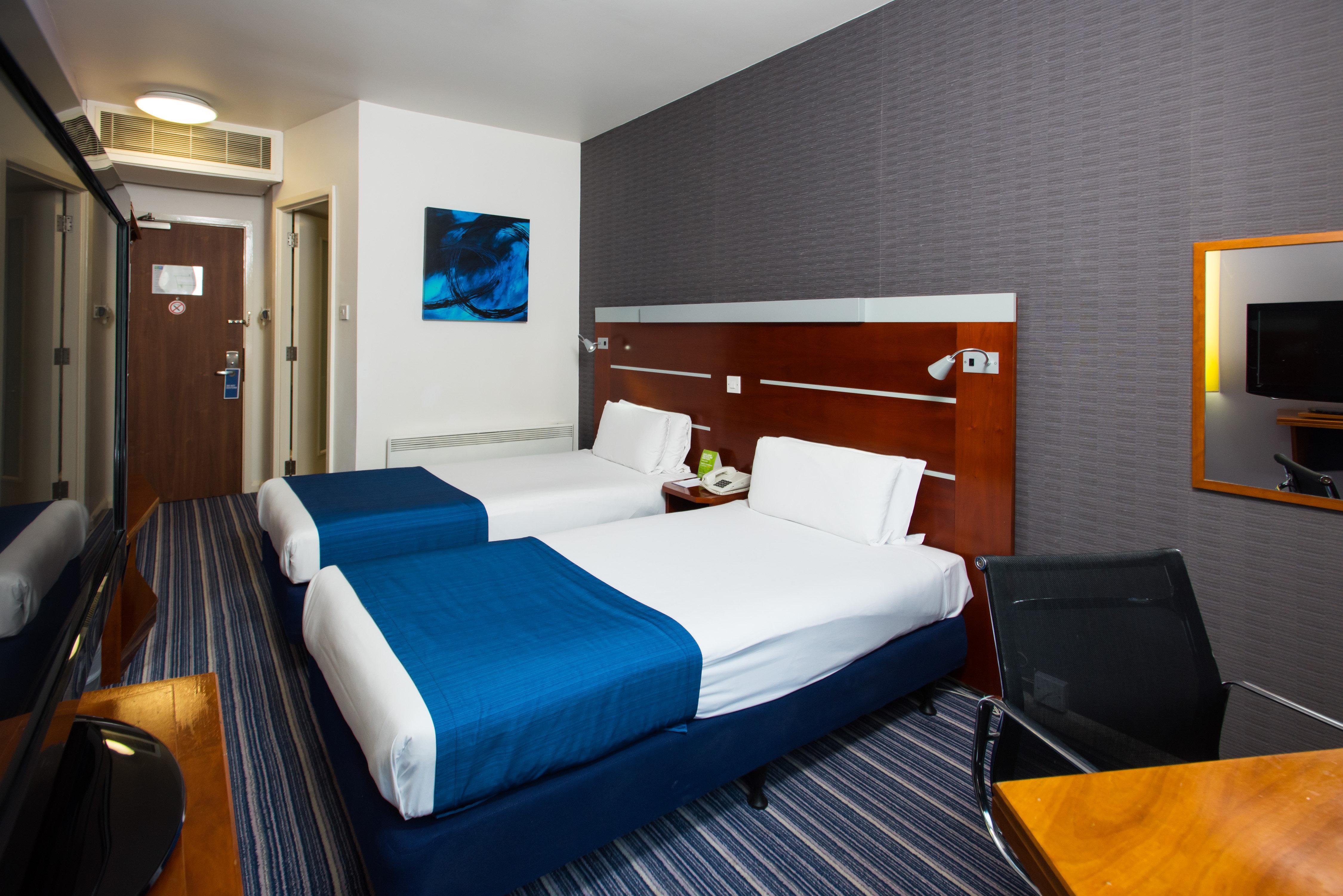 Holiday Inn Express London-Wimbledon-South, An Ihg Hotel Exterior photo
