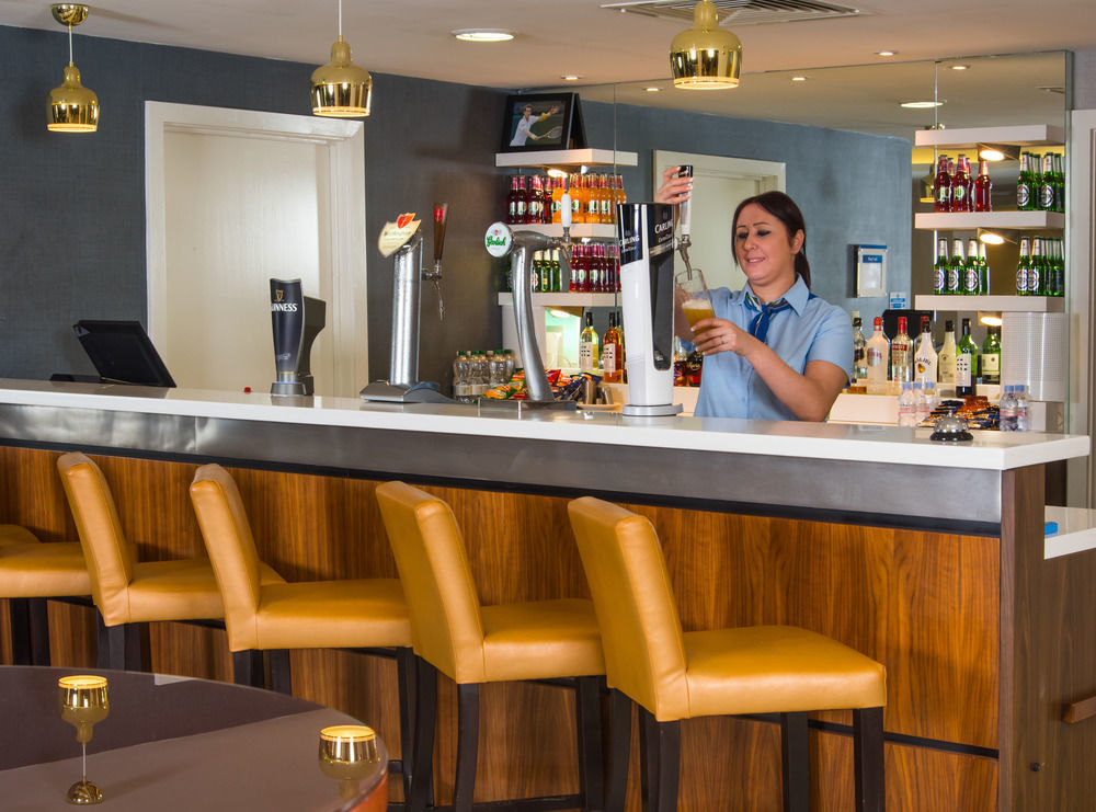 Holiday Inn Express London-Wimbledon-South, An Ihg Hotel Exterior photo