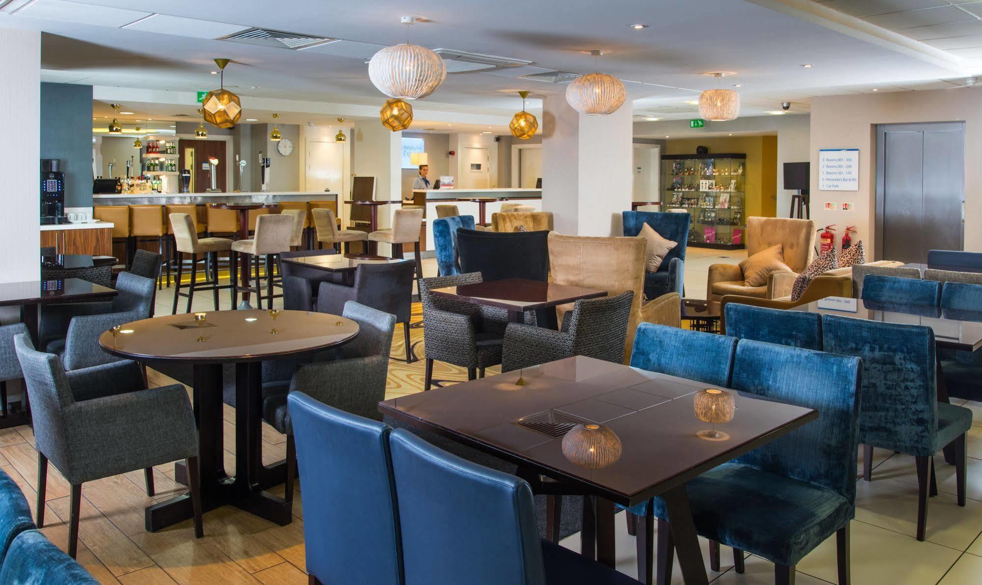 Holiday Inn Express London-Wimbledon-South, An Ihg Hotel Exterior photo